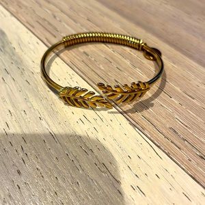 Kinsley Armelle Leaf Bracelet